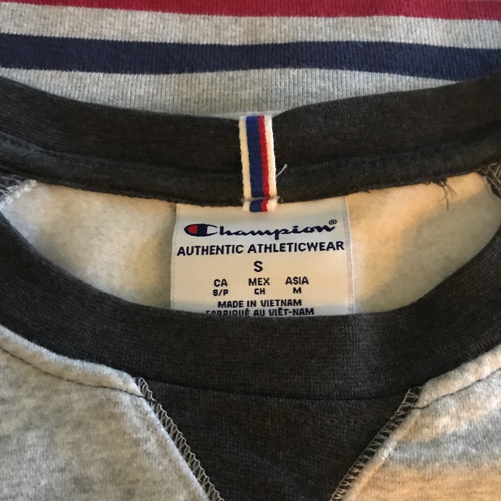 - - Champion Woman’s Sweatshirt Size Small New w Tag - Picture 3 of 5
